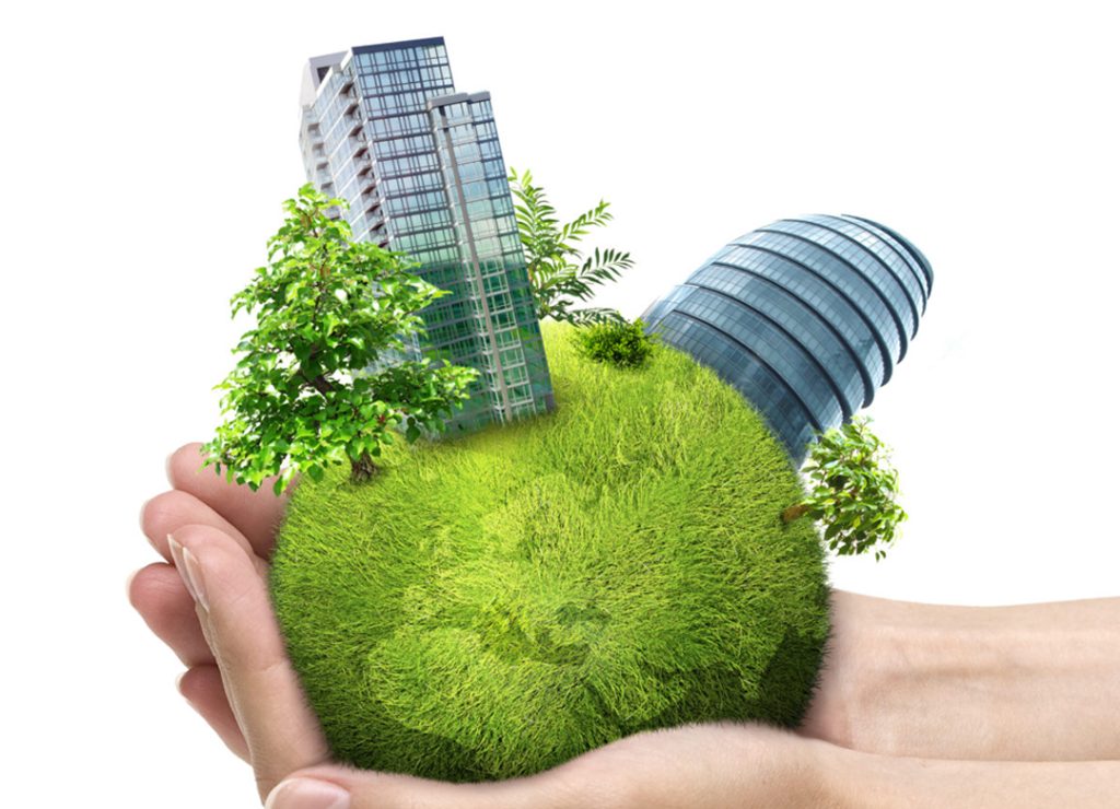 Duas mãos segurando um globo verde representando a sustentabilidade