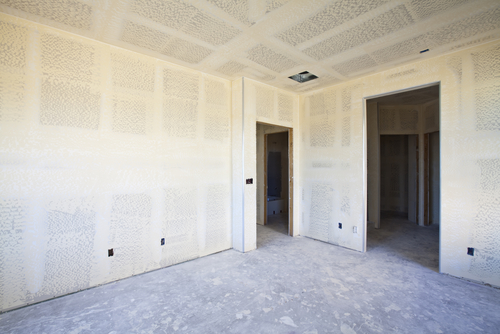 Uma sala com paredes de drywall